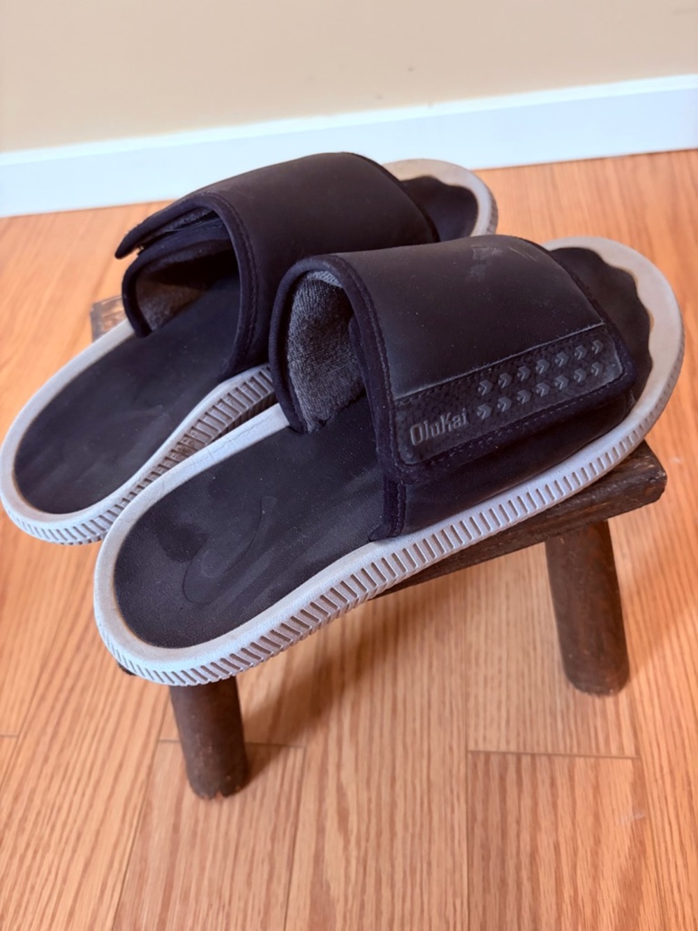 Olukai Women 's Black Slide Sandals